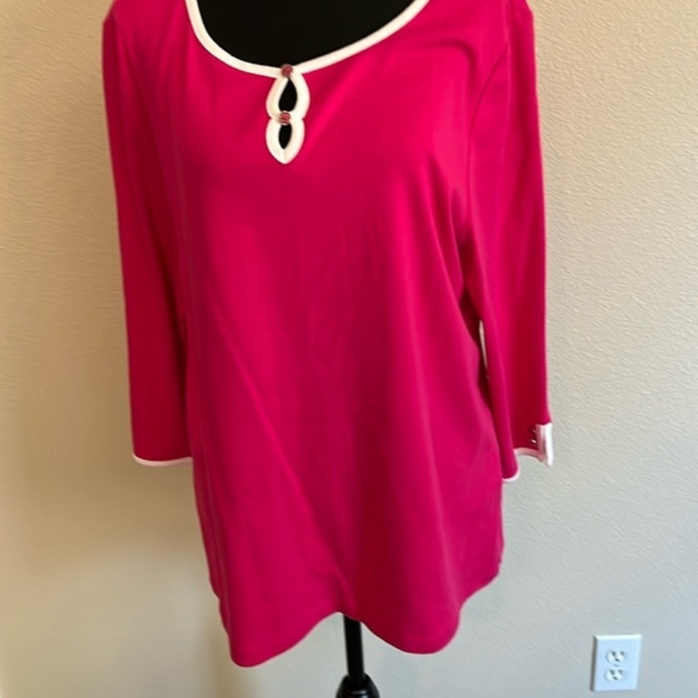 SOLD 

Karen Scott fuchsia tee